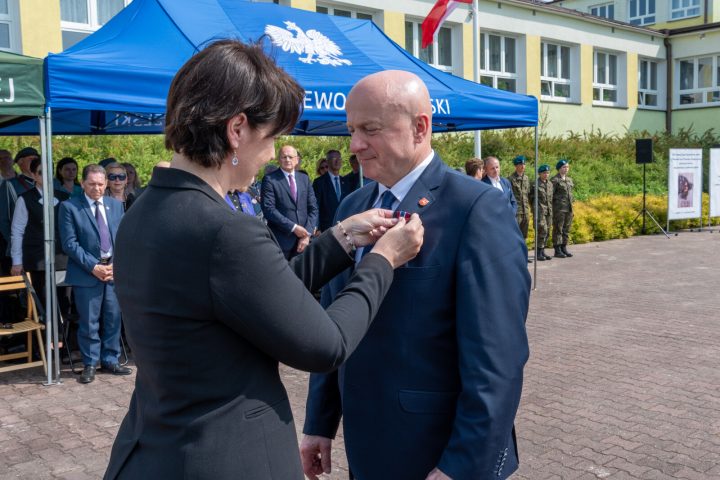 Wręczenie medali „PRO PATRIA” podczas XIV Krajowego Zjazdu Dyrektorów Szkół i Placówek oraz Prezesów Stowarzyszeń Noszących Imiona Upamiętniające Zesłańców Sybiru